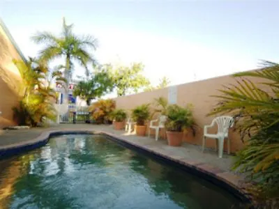 Castle Crest Motel 