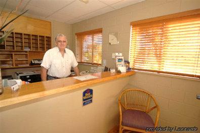 Castle Crest Motel 4*